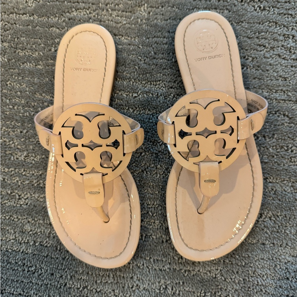 Beige Tory Burch sandals size 5.5